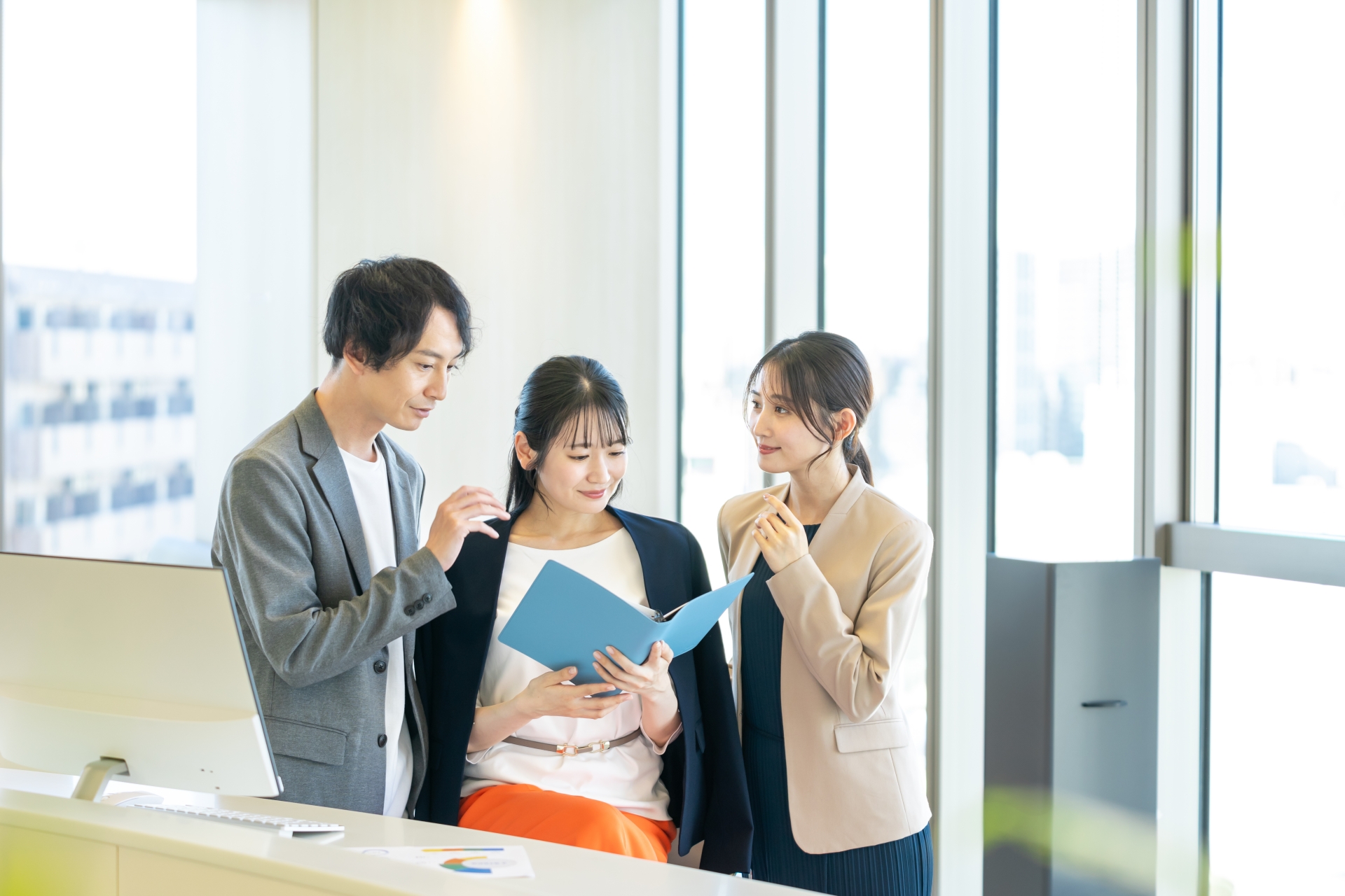 研修を受ける社員たち